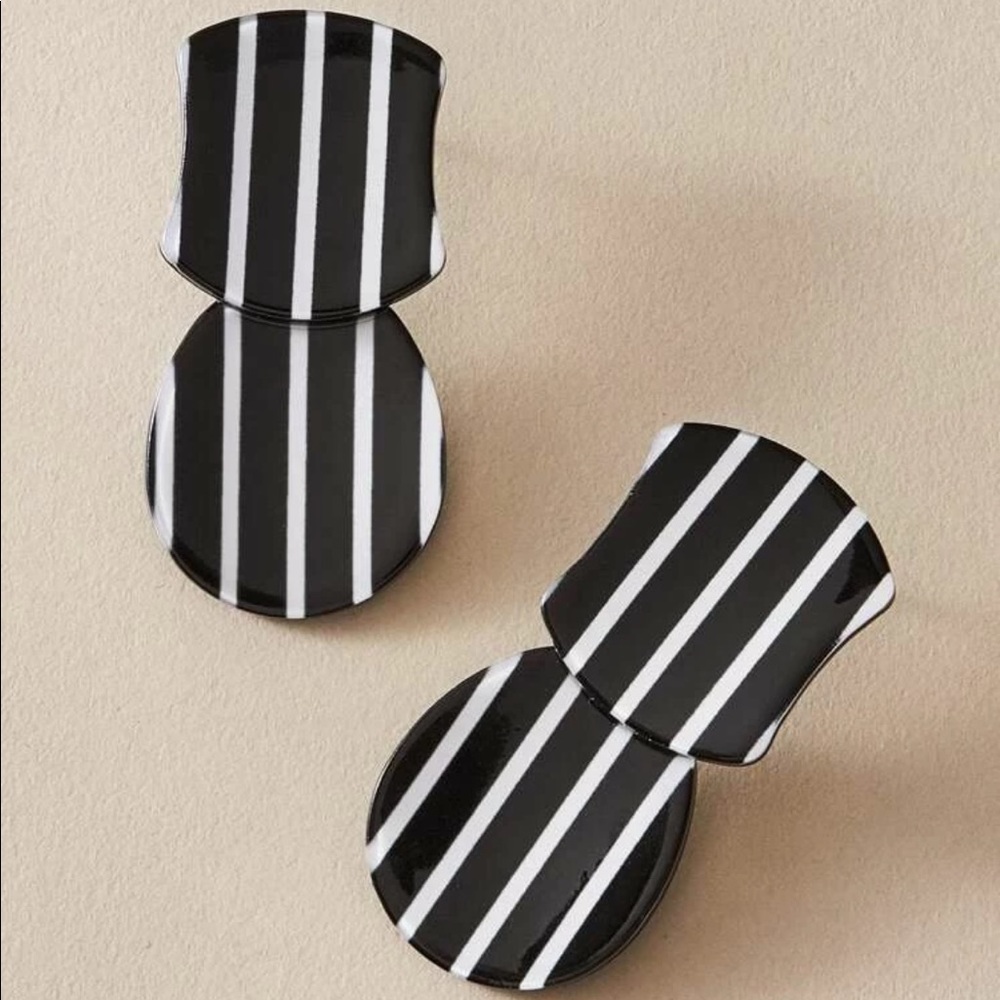 Max (All Earrings 5/$30)